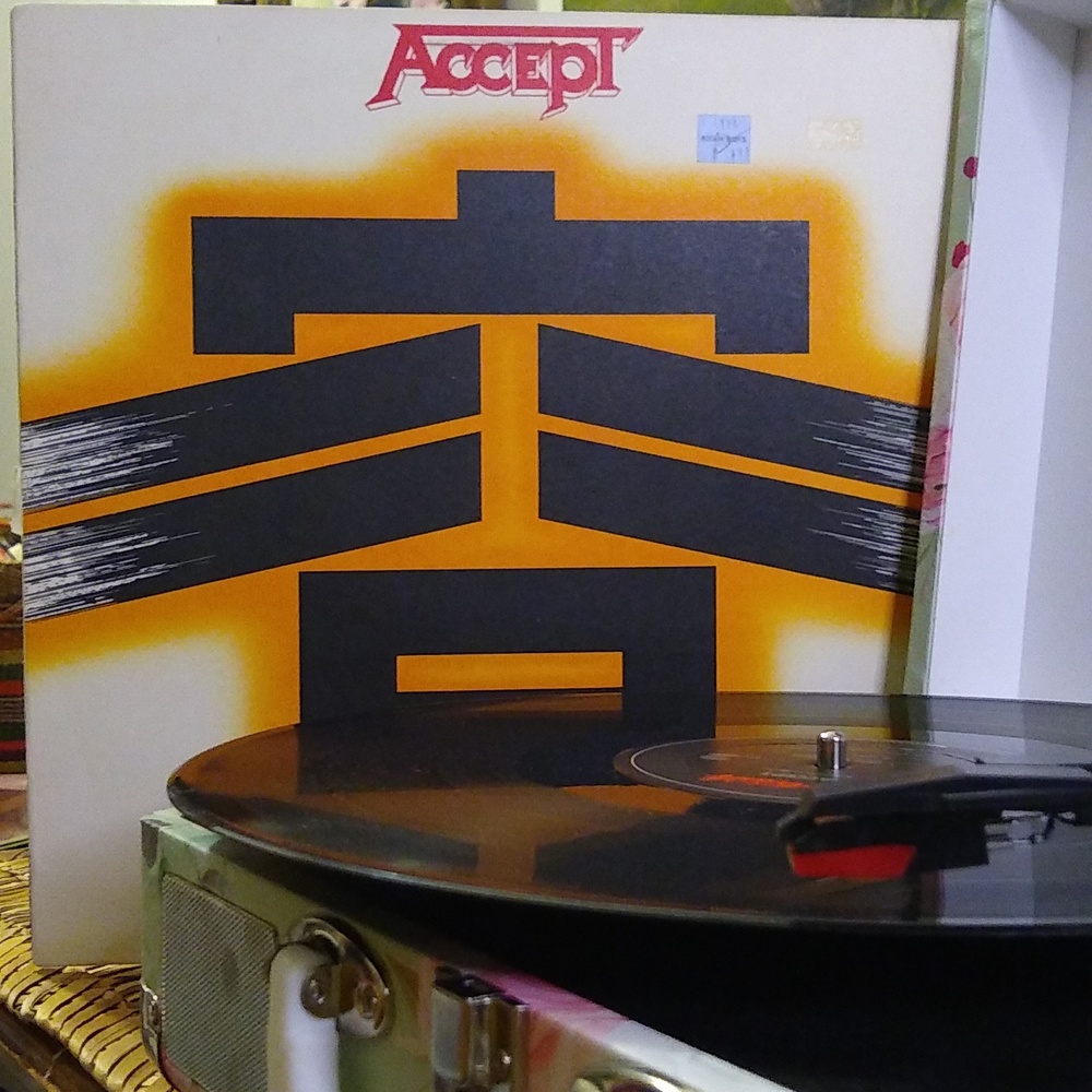 Vinyl Records Accept 'Kaizoku-Ban'